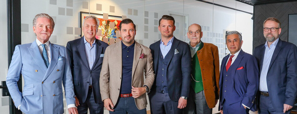 Gruppenfoto vom Beirat und Management